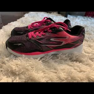 Size 8 Skechers Go Run Ride 4